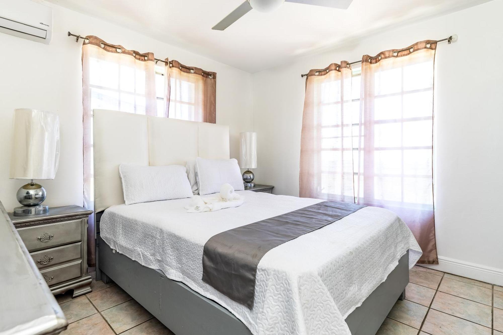 Waterside Home, Shaded Whirlpool Spa, Outdoor Dining, Smart Tv, Amazon Prime Five Cays Settlement エクステリア 写真
