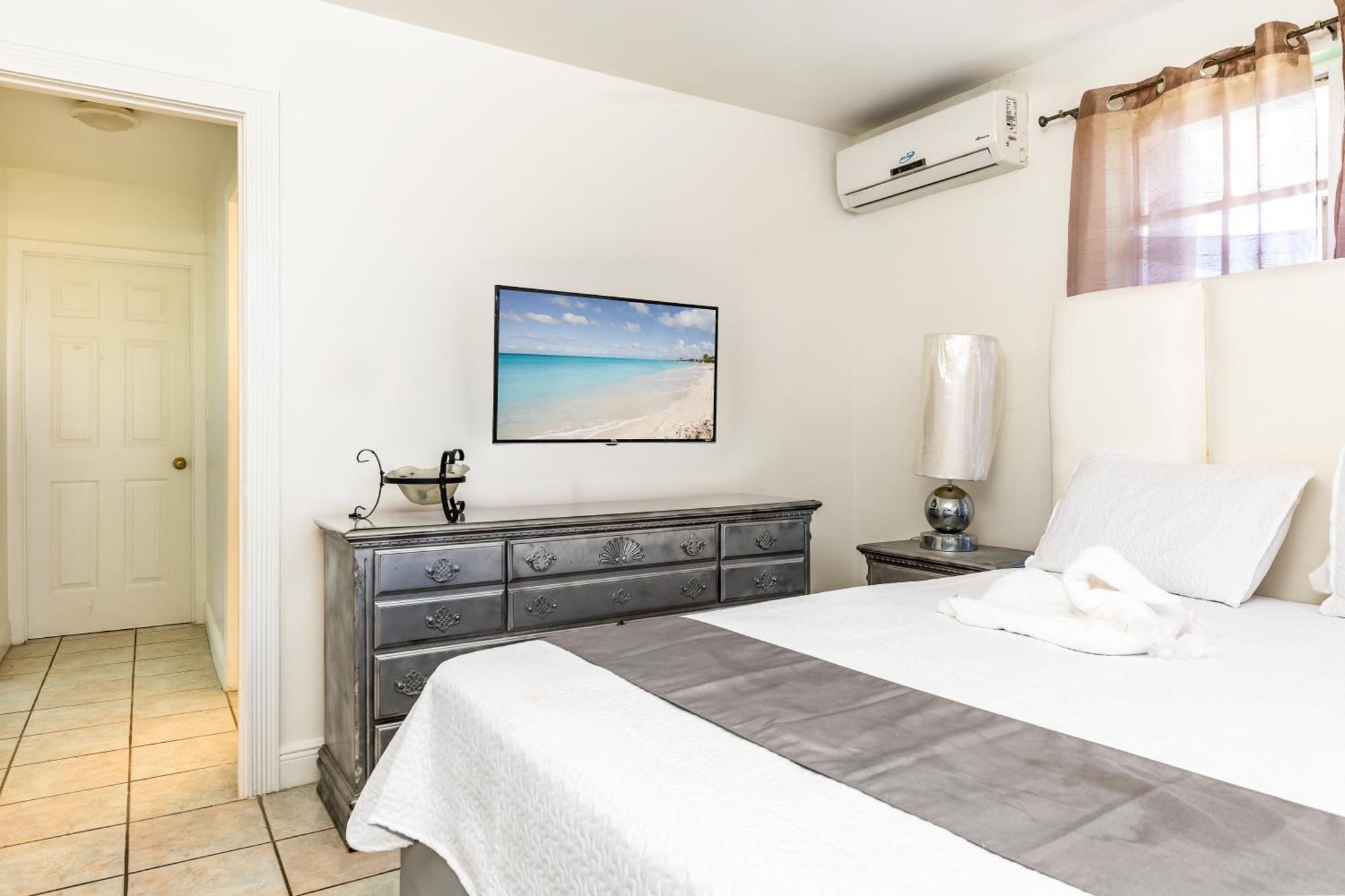 Waterside Home, Shaded Whirlpool Spa, Outdoor Dining, Smart Tv, Amazon Prime Five Cays Settlement エクステリア 写真